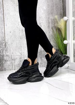 Тренд сезона черные кроссовки на массивной подошве2 фото