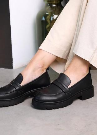 Классические женские черные лоферы весенне-осенние, на низком каблуке кожаные/кожа-женская обувь