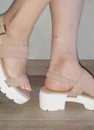 Босоножки 42 р кожа мягкие платформа