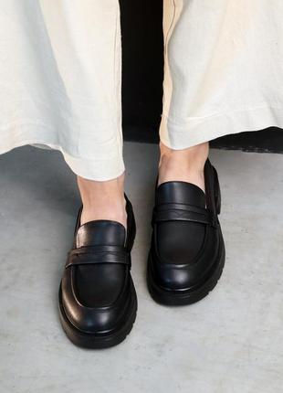 Класичні жіночі чорні лофери весняно-осінні, на низькому підборі шкіряні/шкіра-жіноче взуття2 фото
