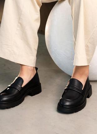 Класичні жіночі чорні лофери весняно-осінні, на низькому підборі шкіряні/шкіра-жіноче взуття4 фото