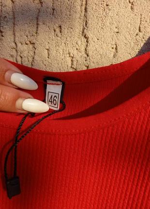 Червоне обтягуюче плаття  в рубчик на тонких бретелях3 фото