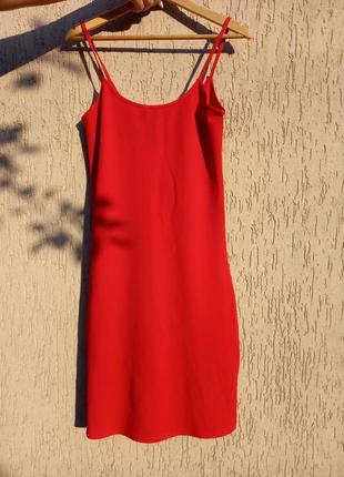 Червоне обтягуюче плаття  в рубчик на тонких бретелях