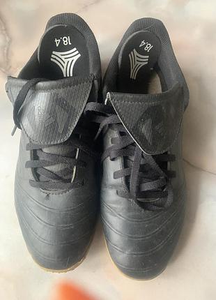 Кроссовки (футзалки), adidas