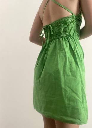 Легкое платье с открытой спиной4 фото