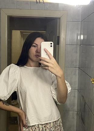 Блуза з об’ємними рукавами