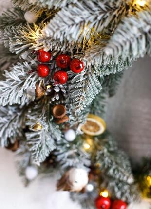 Венок новогодний рождественский elegant из искусственной хвои d-50 см заснеженный3 фото