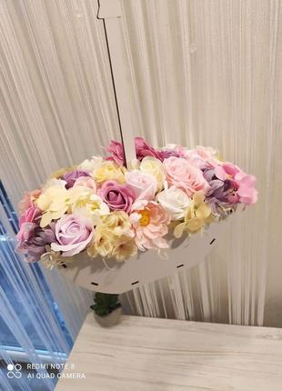 Букет из мыльных цветов в деревянном зонтике2 фото