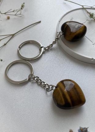 Брелок-оберіг серце з тигрового ока, натуральний коричневий камінь для ключів та сумок, любов у подарунок9 фото