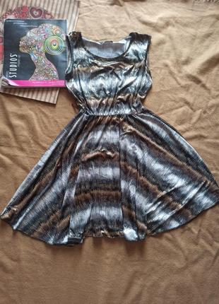 Платье металлик нежная ткань струящаяся юбка танцы прорезиненный узор