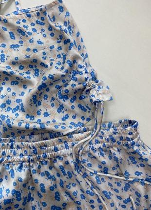 Жіноча піжама атласна топ шорти в квітковий принт6 фото