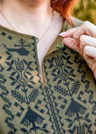 Льняная женская вышиванка современная патриотическая вышиванка хаки с невероятной вышивкой