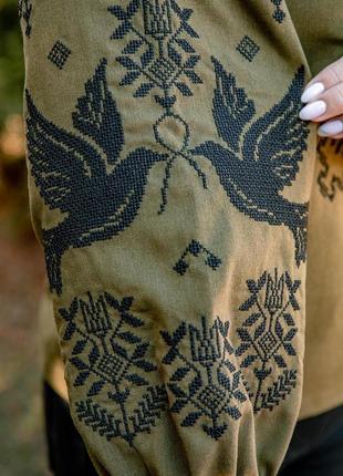 Льняная женская вышиванка современная патриотическая вышиванка хаки с невероятной вышивкой