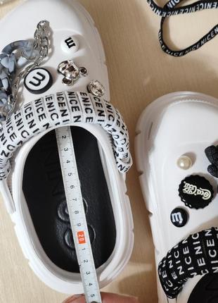 Кроксы с джибитсами