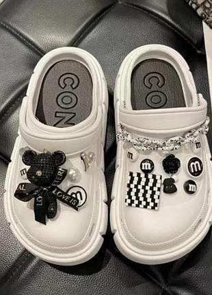 Кроксы с джибитсами