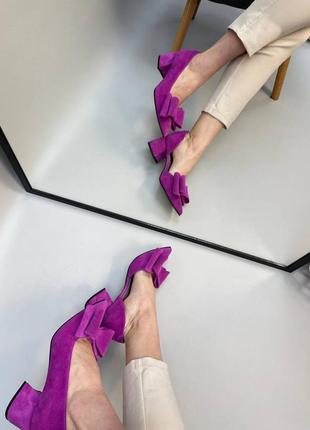 Яркие фиолетовые замшевые туфли лодочки с бантиком2 фото