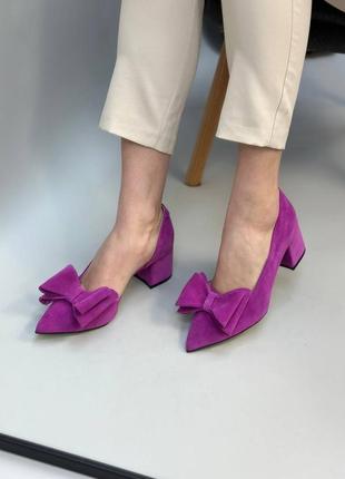 Яркие фиолетовые замшевые туфли лодочки с бантиком