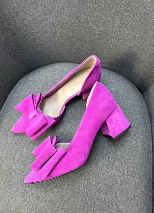 Яркие фиолетовые замшевые туфли лодочки с бантиком4 фото