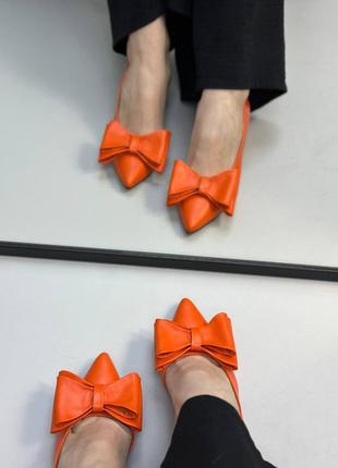 Оранжеві помаранчеві шкіряні туфлі човники з багтиком з гострим носком