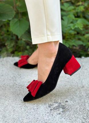 Черные замшевые туфли лодочки с красным бантиком4 фото