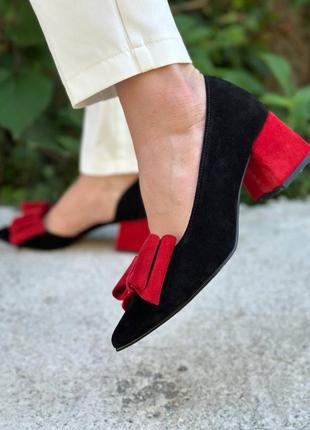 Черные замшевые туфли лодочки с красным бантиком3 фото