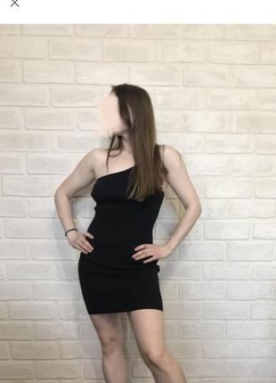 Асимметричное черное приталенное мини платье в рубчик3 фото