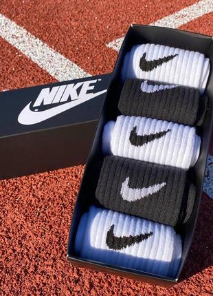 Набір чоловічих високих шкарпеток nike 41-45 на 5 пари у коробці1 фото