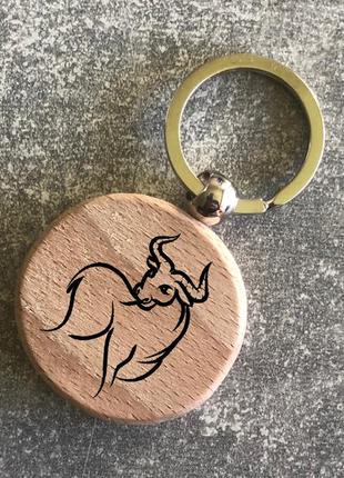 Круглий дерев’яний брелок з зображенням  зодіака «телець»