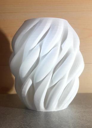 Геометрическая, декоративная, тонкостенная ваза.