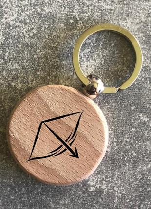 Круглий дерев’яний брелок з зображенням  зодіака «стрілець»