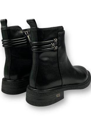 Женские кожаные деми ботинки черные классические на низком каблуке с молнией 1f3697-0900-a1780b molka 25667 фото