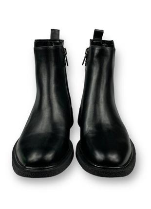 Женские кожаные деми ботинки черные классические на низком каблуке с молнией 1f3697-0900-a1780b molka 25665 фото