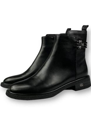 Женские кожаные деми ботинки черные классические на низком каблуке с молнией 1f3697-0900-a1780b molka 25664 фото