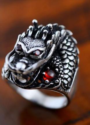 Мужское серебряное кольцо дракон сердце 20,5 размер гранат