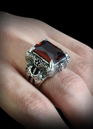 Мужское большое кольцо перстень сталь 316l  флер де лис когти дракона с красным цирконом 21 размер7 фото