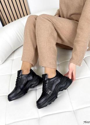 Стильні шкіряні кросівки чорного кольору, комфортні натуральні кросівки на шнурівці5 фото
