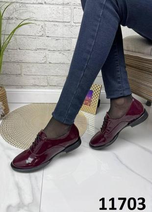 Жіночі натуральні лакові туфлі бордового кольору, лакові туфлі на шнурівці3 фото