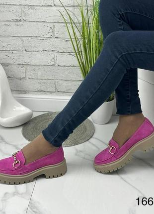 Жіночі натуральні замшеві туфлі у кольорі фуксія, замшеві жіночі лофери з декором