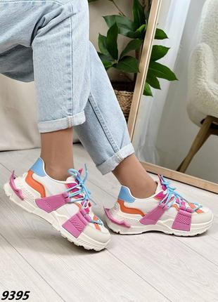 Трендові жіночі кросівки в стилі бренду, стильні кросівки з яскравими вставками5 фото