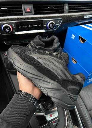 Чоловічі кросівки adidas yeezy boost 700 v2 all black3 фото