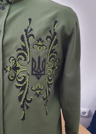 Рубашка вышиванка патріотична ручная робота нитками