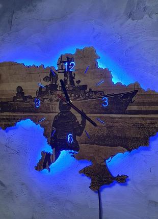 Деревянные настенные часы с подсветкой "русский военный корабель иди нах*й"3 фото