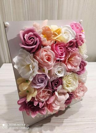 Букет із мильних троянд в дерев'яній коробці "квітуча рамка"1 фото