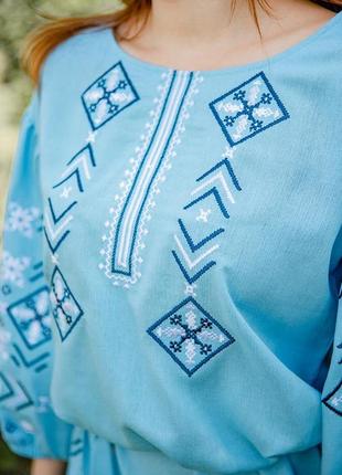 Женское платье вышиванка льняное украинское голубое платье с орнаментом7 фото
