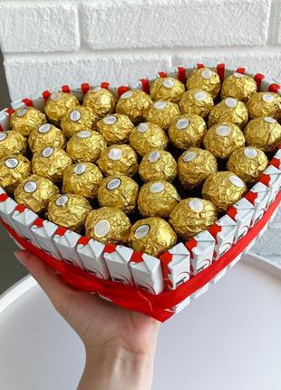 Подарунковий бокс "торт із кіндерів та солодощів ferrero rocher" для дівчини на день народження (розмір l)3 фото