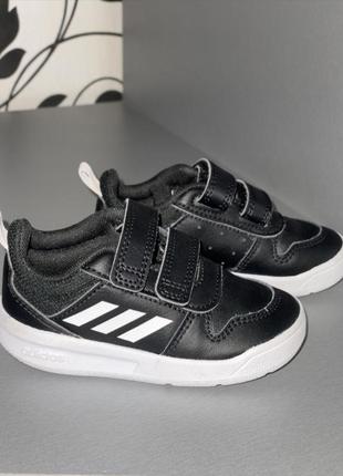 Кросівки adidas/ адідас розмір 21 на ніжку 13 см