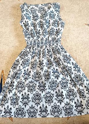 Платье с орнаментом