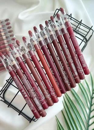 Олівці для губ