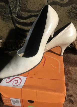 Кожанные бежевые туфли производства ссср 39