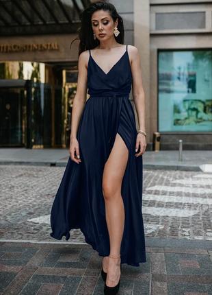 Елегантна сукня на тонких бретелях темно-синього кольору1 фото